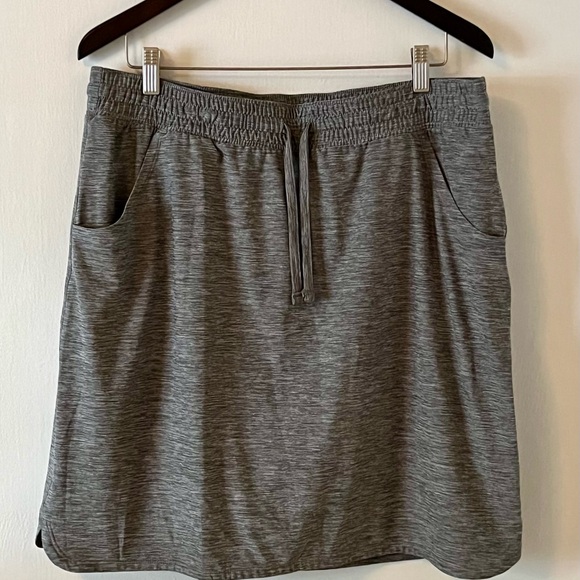 Duluth Trading Co Pants - Duluth Trading gray skort with pockets